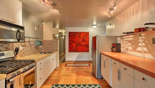 Walk to Town and Coast Anchorage Condo with Fireplace - Foto 2