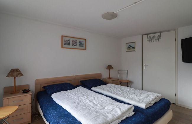 Spacious Villa in a Holiday Park in Makkum - Photo 2