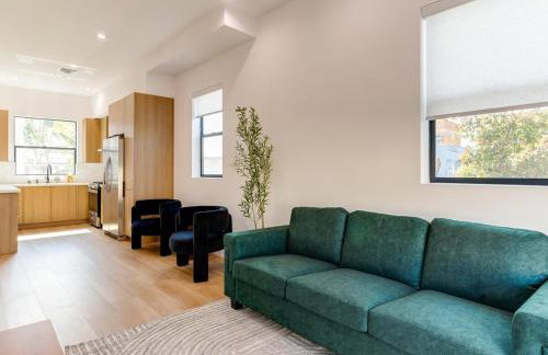 Modern Luxe Retreat 3-Bedroom #3 - Photo 1