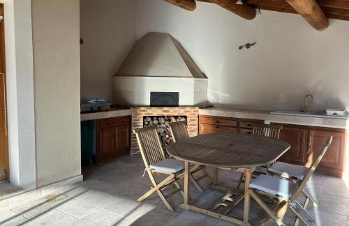 Mazet des Cèdres au pied de la colline - Foto 8