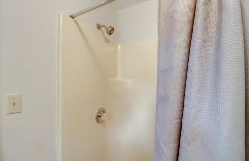 Charming Mountain Home Getaway with Gas Grill! - Foto 17