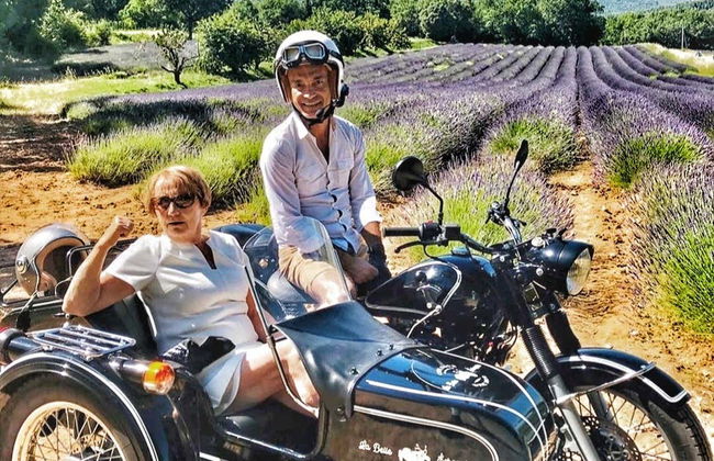Balade privée en side-car dans les vignobles et les champs de lavande - Photo 4
