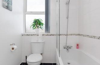 Flatzy - Sleeps 16 Near Football Ground & Ping Pong Table - Foto 17