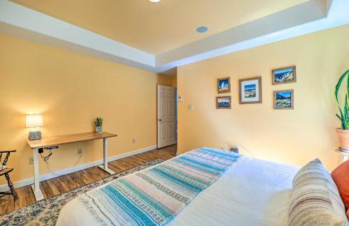 Cozy Whitehall Hideaway with Hot Tub and Chiminea! - Foto 15