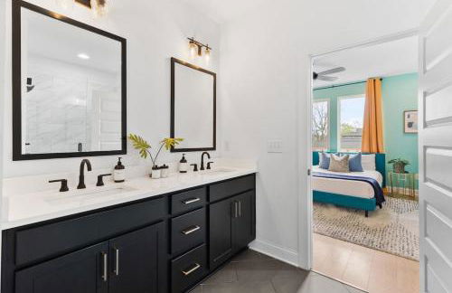 Upscale Townhome 3 miles to Downtown with 2 Car Garage - Foto 32