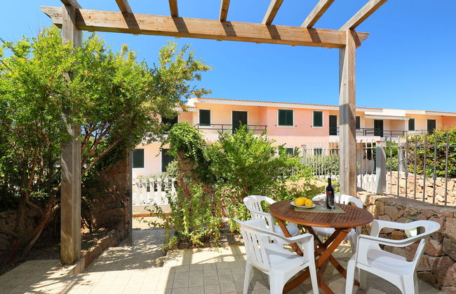 1 bedroom Apartment in Valledoria with garden and terrace - Photo 3