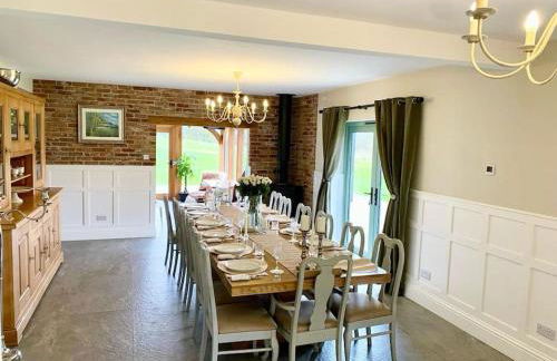 Secluded Countryside Home, Hot Tub, Onsite Pub, Pool Table, Sleeps upto 13, Perfect for a family get together - Photo 1