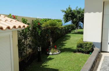 Luxury villa with private heated pool, garden and views of the sea and mountains. - Photo 42