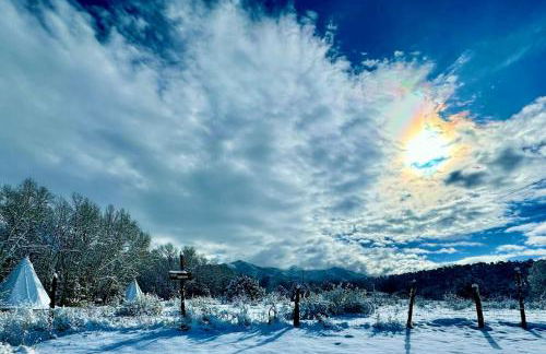Rustic Log Cabin on Eco-Friendly Farm near Taos, New Mexico - Foto 36
