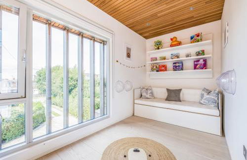 Breathtaking Home with Parking - Pass the Keys - Photo 14