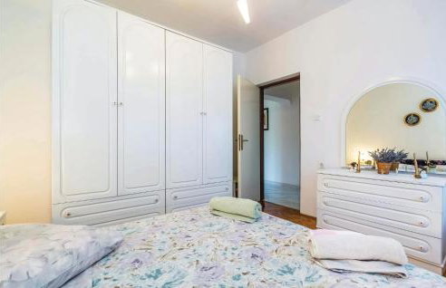 2 Bedroom Nice Apartment In Viskovo - Foto 25