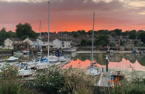 Creek View - A Tranquil Waterside Retreat with a Touch of Luxury and Pontoon - Photo 35