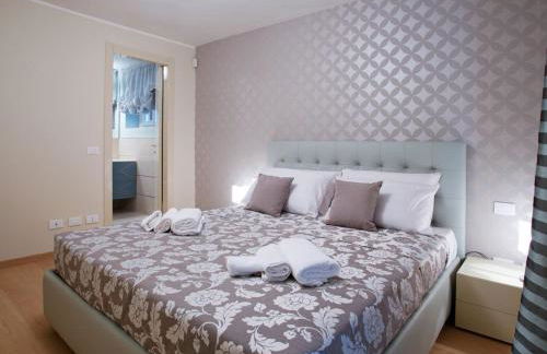 State of the art home suite with 180 degree panoramic lake view, pool and spa sleeping up to 10 guests by Italian Apartments - Foto 23