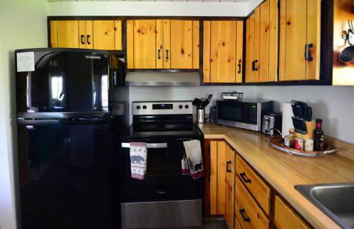 Cozy Cabin with Hottub at Cloverdale Cabins - Foto 6