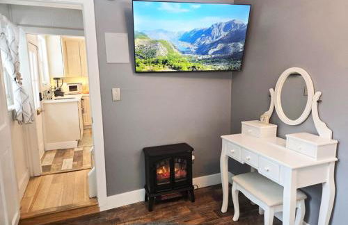 Victorian Dream! Charming Mountain View Home by Downtown - Foto 20