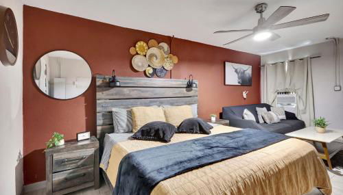 Cozy King Bed Studio - Affordable Fresh Cozy - Photo 5