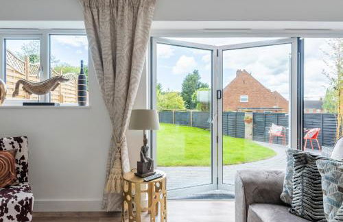 Luxurious 3 bedroom house now with FULL FIBRE INTERNET Shangri la in village of Alfrick with driveway parking for 3 cars in an area of outstanding natural beauty, superb walking,close to Worcester, Malvern showground, theatre, Malvern hills, dogs welcome - Photo 65