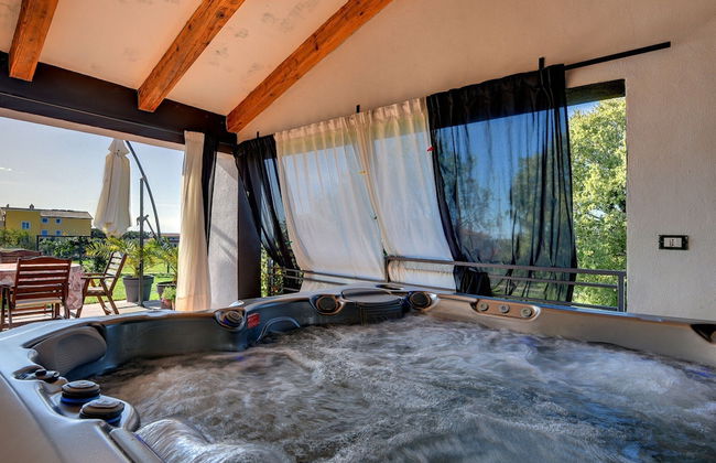 Villa with Swimming Pool, Volleyball Court & Hot Tub, near Rovinj - Foto 22