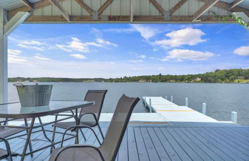 Lakefront Getaway with Dock Pool Sunset Games - Foto 63