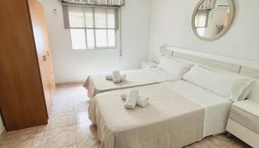 Apartamento El Arenal - Free Parking - Foto 1, towels, wardrobe