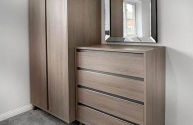 Knaphill - 2 Bedroom Terrace House - With Garden - Photo 8