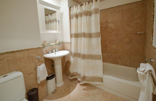 Modern 2-bed Apt Near Beach In St. Lawrence Gap 2 Bedroom Apts by Bluescape - Foto 36