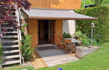 A4 km de Megève très joli studio avec jacuzzi ,vue sur les montagnes au calme - Foto 12