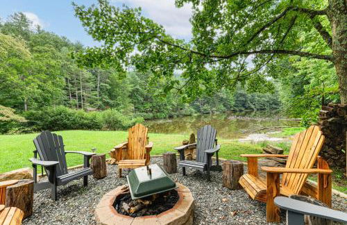 Deck and Game Room! Lakefront Blue Ridge Mtn Gem - Foto 2
