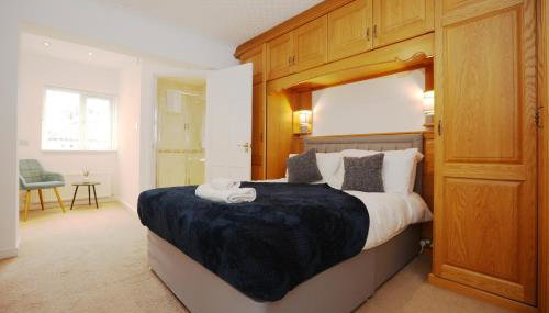 Hollybush Place By N And N Stays Ltd, Perfect for Contractors and Workers, Large Private Driveway for Work vans And Vehicles, Great Location and Fast Wifi - Foto 2, towels, wardrobe