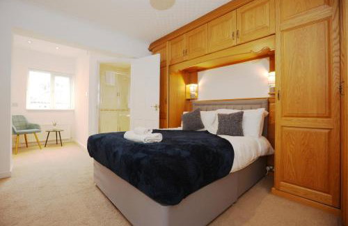 Hollybush Place By N And N Stays Ltd, Perfect for Contractors and Workers, Large Private Driveway for Work vans And Vehicles, Great Location and Fast Wifi - Foto 2