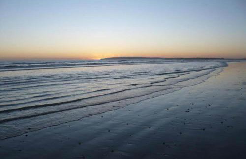 Charming Cottage in Romney Marsh Britain with Wooden Deck - Photo 23