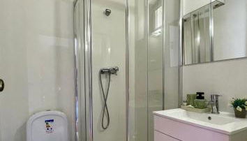 NOVO! Apartamento junto à praia com piscina - Foto 5, Shower