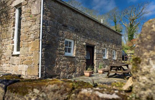 Beautiful Cornish barn in the stunning Lamorna valley with large garden - Photo 1