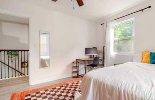 Stylish 3BR Townhouse with Backyard,and Easy Parking - Photo 47