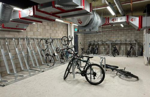 Penthouse height Flat, City View Balcony, Quiet, Free Wifi, Gym & More Minimalistic Home - Foto 33