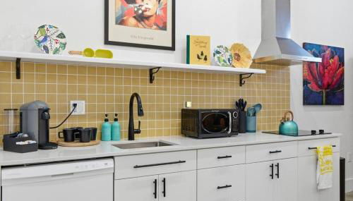 The Ella Stylish King Studio in LaVilla Pool - Foto 2