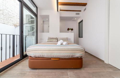 FLORIT FLATS - CATHEDRAL LUXURY TERRACE FLAT 2BR 2BA AC Wifi - Photo 24