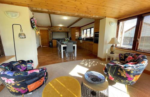 Beautiful 5BR House near Gretna Green with Garden - Pass the Keys - Photo 12