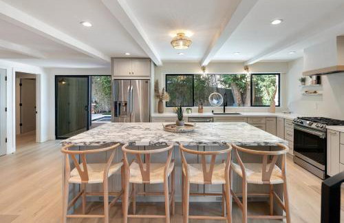 Studio City Stunning House with 5 bedrooms, Pool, Jacuzzi, Fire-pit, Guest House - Foto 40