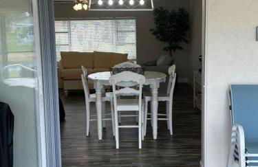 Heated pool with canal views - Foto 28