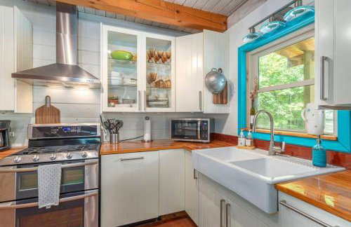 Secluded Cabin with Quality Furnishing and Hot Tub - Foto 17