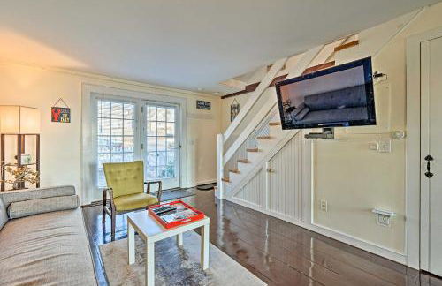 Ocean-View Gem with Private Beach in Mashpee! - Foto 10