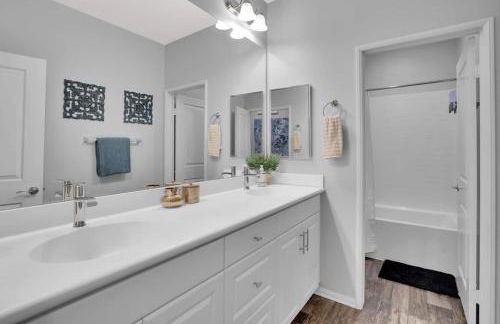 5Br3B Pool, 2mi to Fstvals, EV Chrgr, Gym, Games - Photo 47