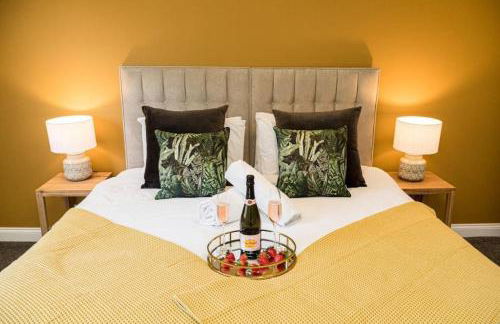 LOOKOUT by BOURNECOAST - A Stylish Flat with a Balcony, SEA GLIMPSES and Parking- Just a 10 Minute Walk to the Sandy Beaches - FM8405 - Photo 18