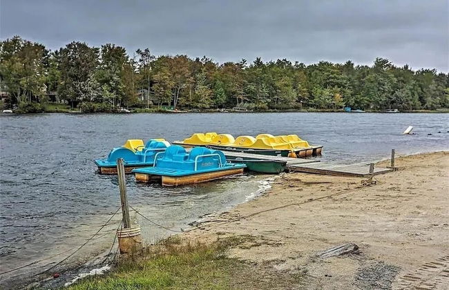 Poconos Chalet Newly Renovated, Great Location 4 Bedroom Home by RedAwning - Foto 44