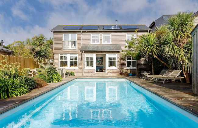 Beachfront House w Pool Steam - Photo 34