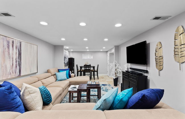 Metropolitan Escape I JZ Vacation Rentals - Photo 15