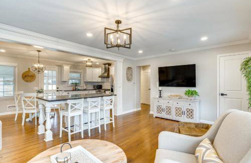 Screened Patio and Fire Pit Modern Westerville Home - Foto 1