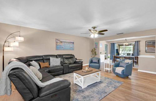 Four Bed Home with Pool Game Room Bar Near Beach - Foto 9