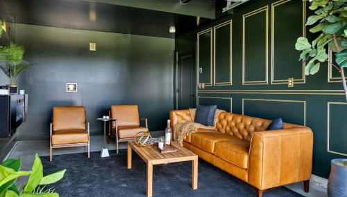 Entire Home with Local Restaurants and Lodges - Photo 3